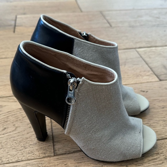 See By Chloe‎ Open Toe Ankle Bootie Leather Beige Black Womens Sz 38 US Sz 7.5 - Picture 1 of 10